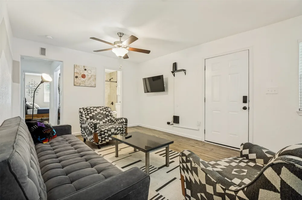 2214 Pine Street Grand Prairie, TX 75050
