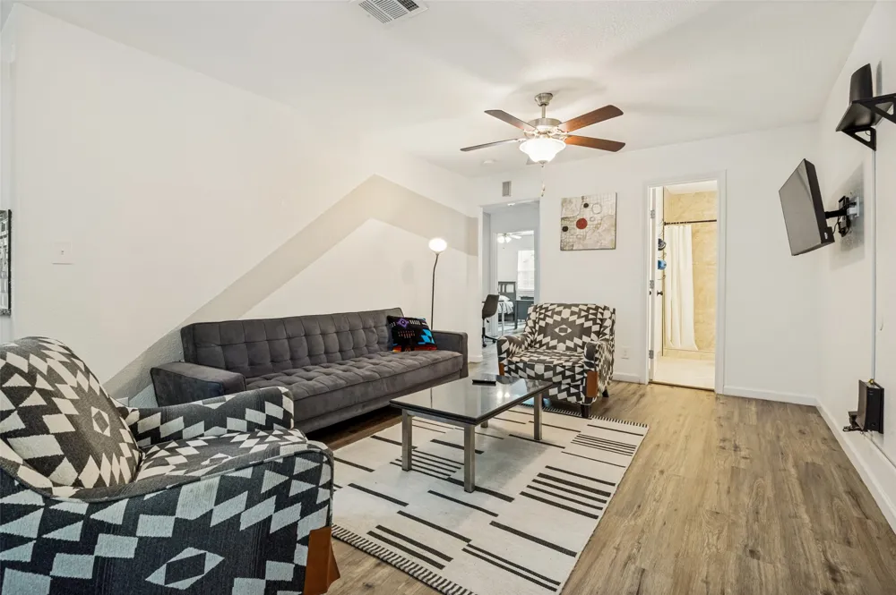 2214 Pine Street Grand Prairie, TX 75050