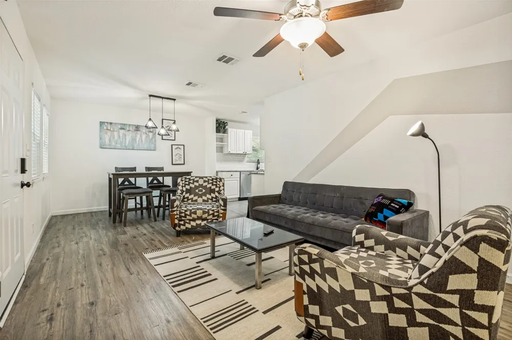 2214 Pine Street Grand Prairie, TX 75050