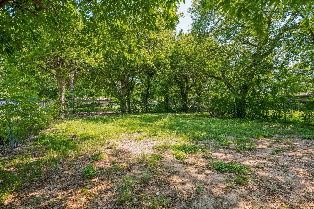 2214 Pine Street Grand Prairie, TX 75050