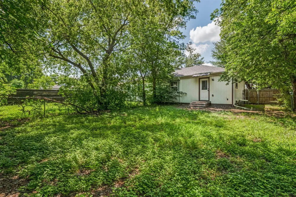 2214 Pine Street Grand Prairie, TX 75050