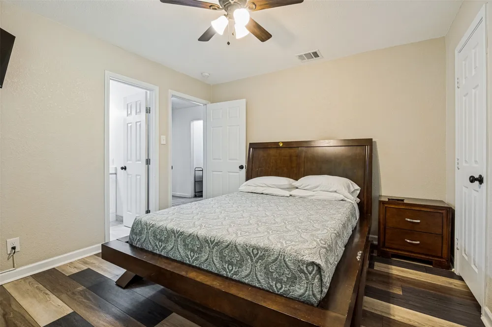 2214 Pine Street Grand Prairie, TX 75050