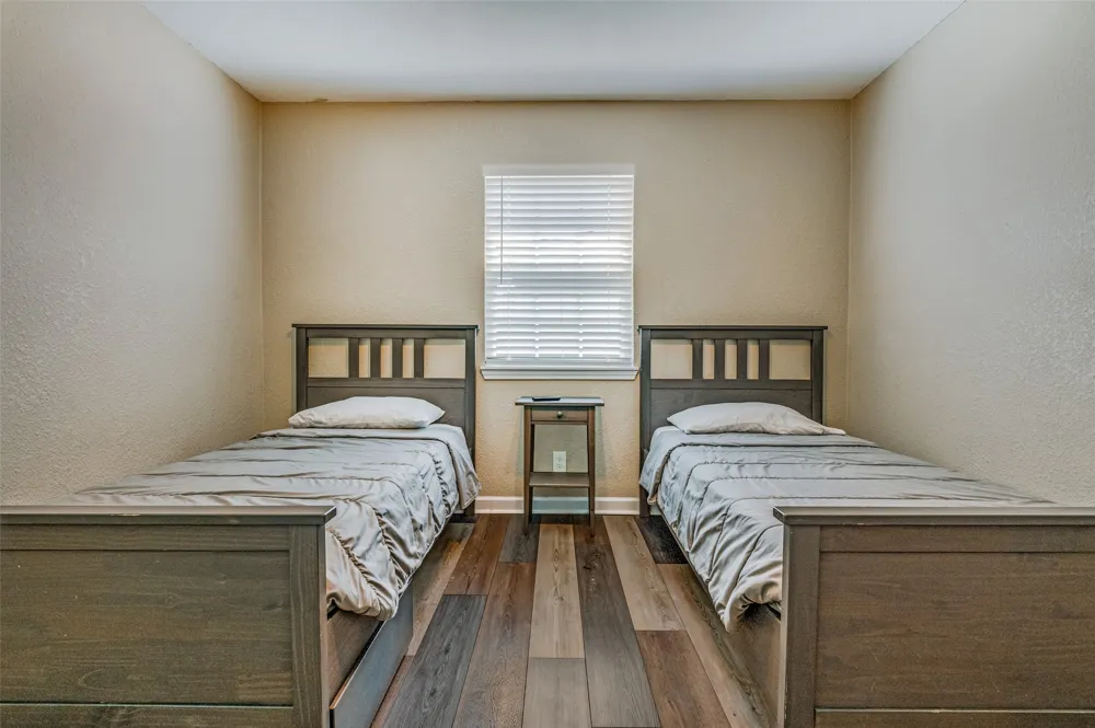 2214 Pine Street Grand Prairie, TX 75050