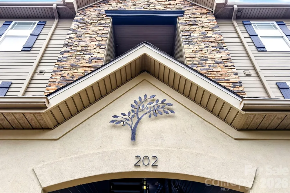 202 Brickton Village Circle #201 Fletcher, NC 28732