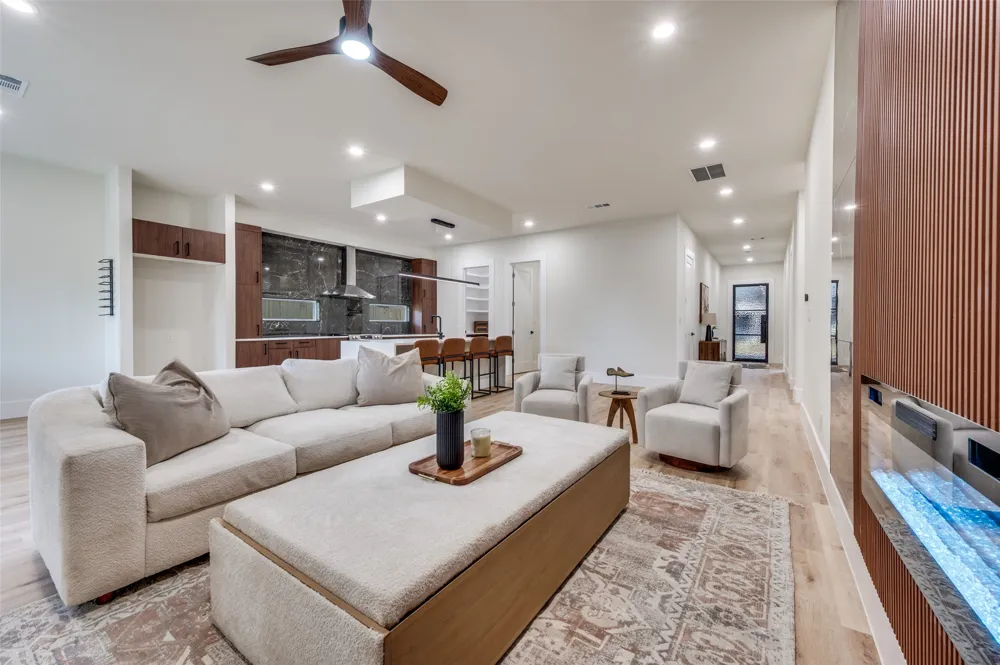 1836 Pueblo Street Dallas, TX 75212