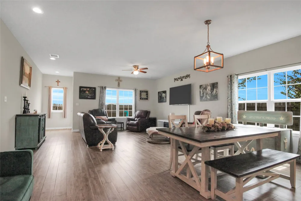 617 W Sheldon Avenue Thrall, TX 76578