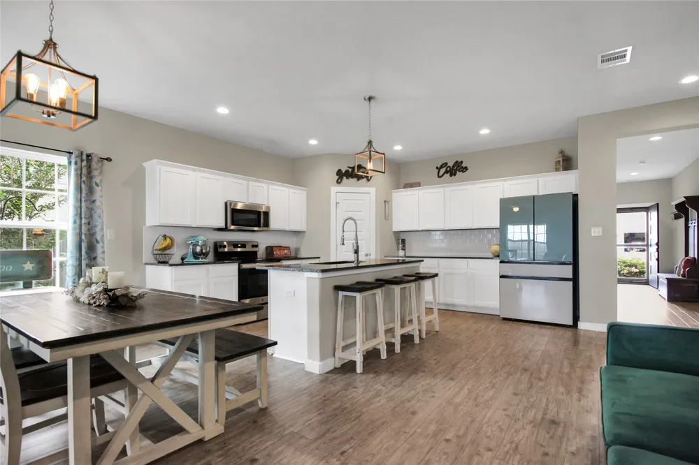617 W Sheldon Avenue Thrall, TX 76578