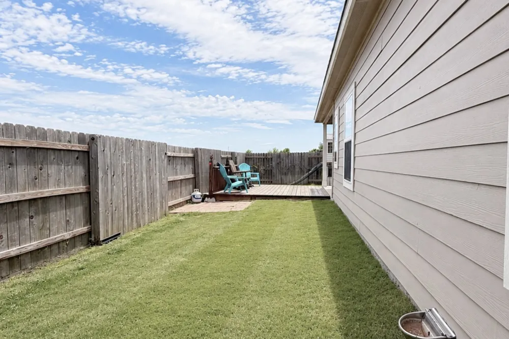 617 W Sheldon Avenue Thrall, TX 76578