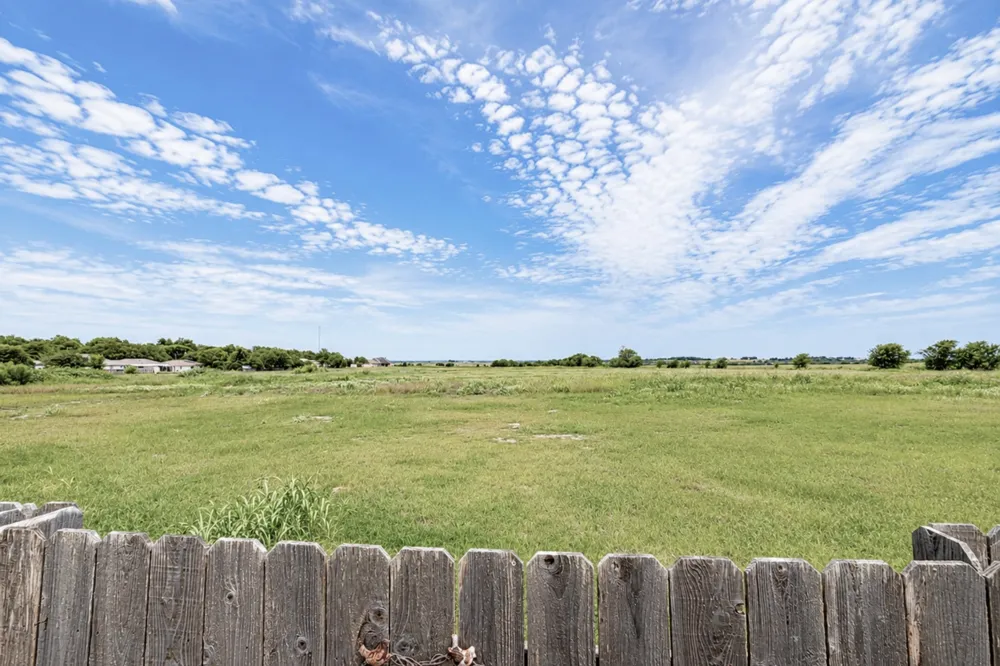 617 W Sheldon Avenue Thrall, TX 76578