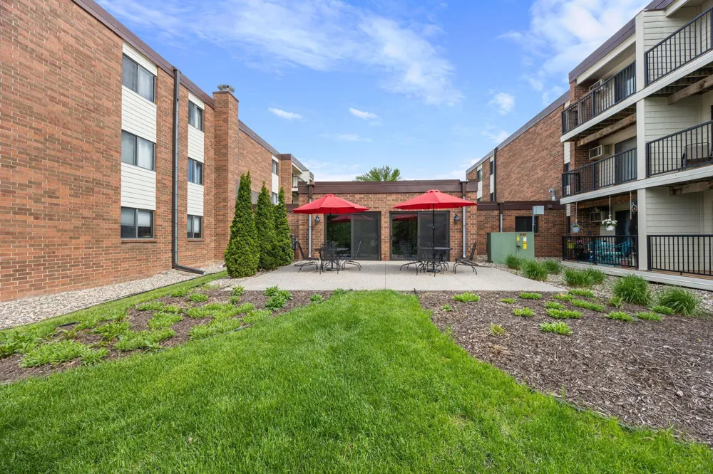 4 Pine Tree Drive #212 Arden Hills, MN 55112