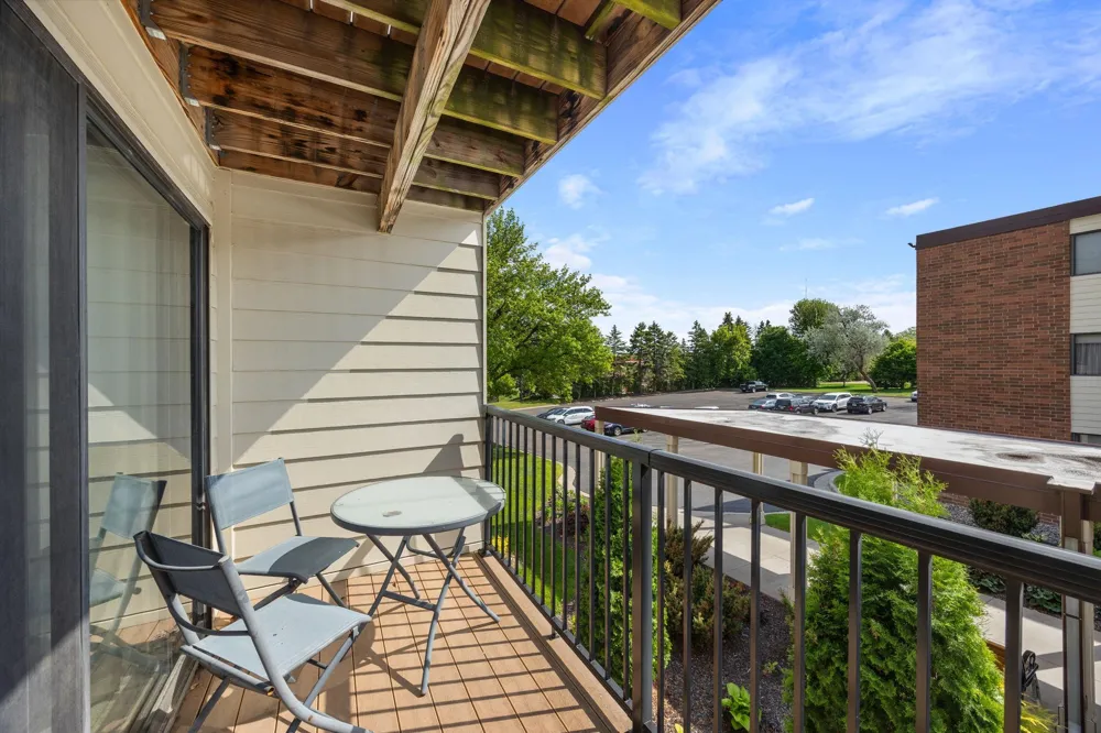 4 Pine Tree Drive #212 Arden Hills, MN 55112