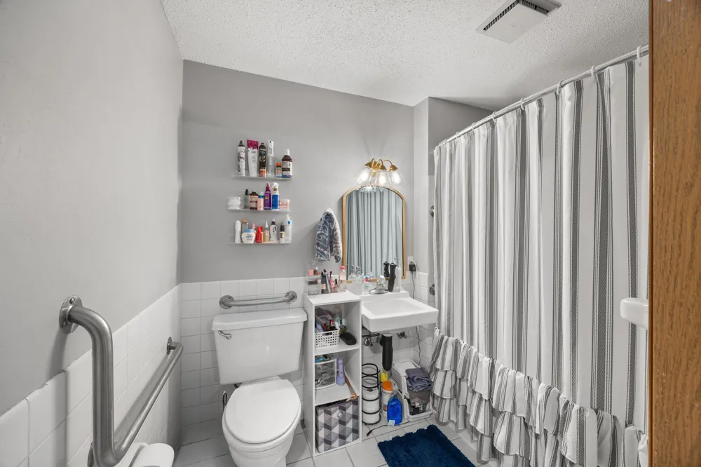 4 Pine Tree Drive #212 Arden Hills, MN 55112