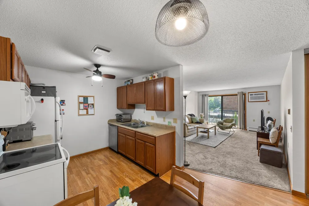 4 Pine Tree Drive #212 Arden Hills, MN 55112