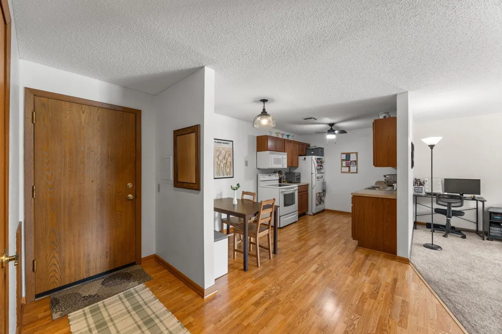 4 Pine Tree Drive #212 Arden Hills, MN 55112