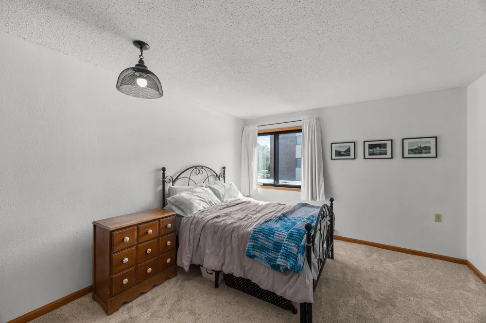 4 Pine Tree Drive #212 Arden Hills, MN 55112