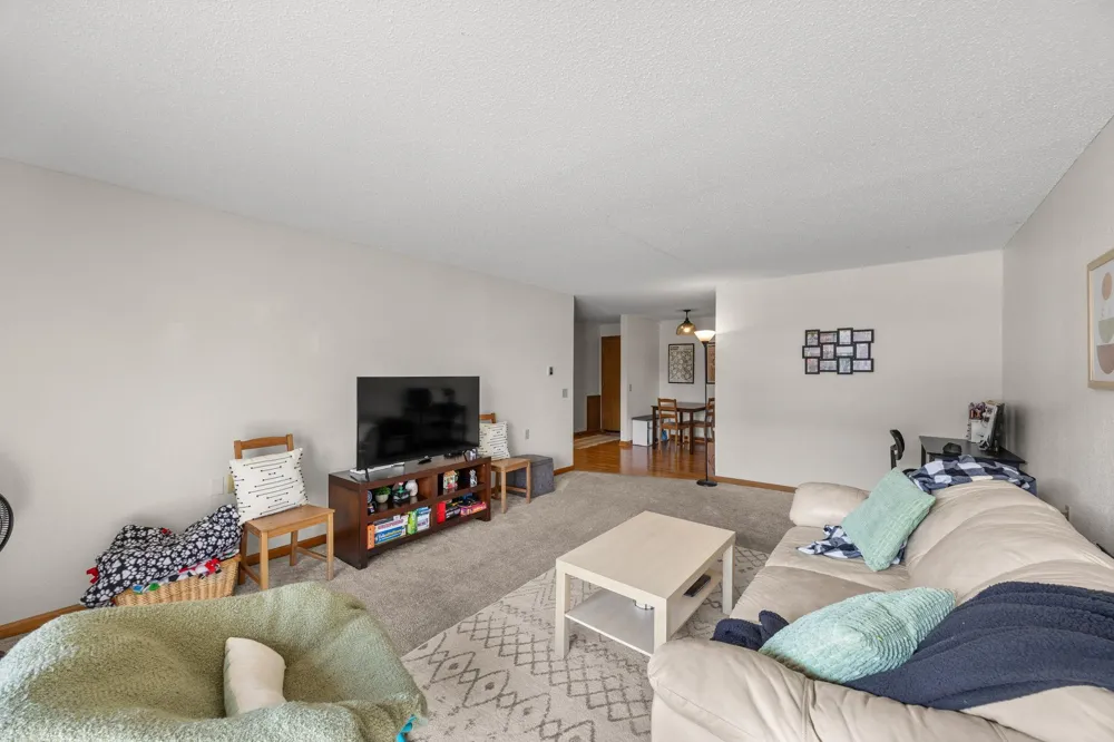 4 Pine Tree Drive #212 Arden Hills, MN 55112