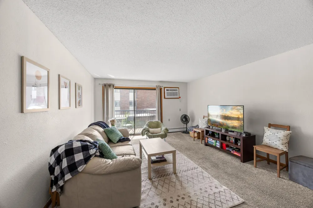 4 Pine Tree Drive #212 Arden Hills, MN 55112
