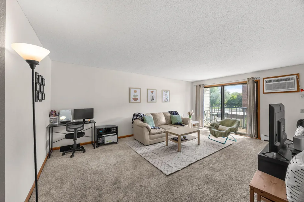 4 Pine Tree Drive #212 Arden Hills, MN 55112