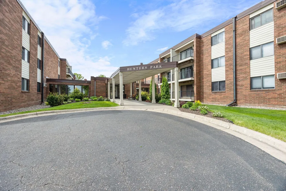 4 Pine Tree Drive #212 Arden Hills, MN 55112