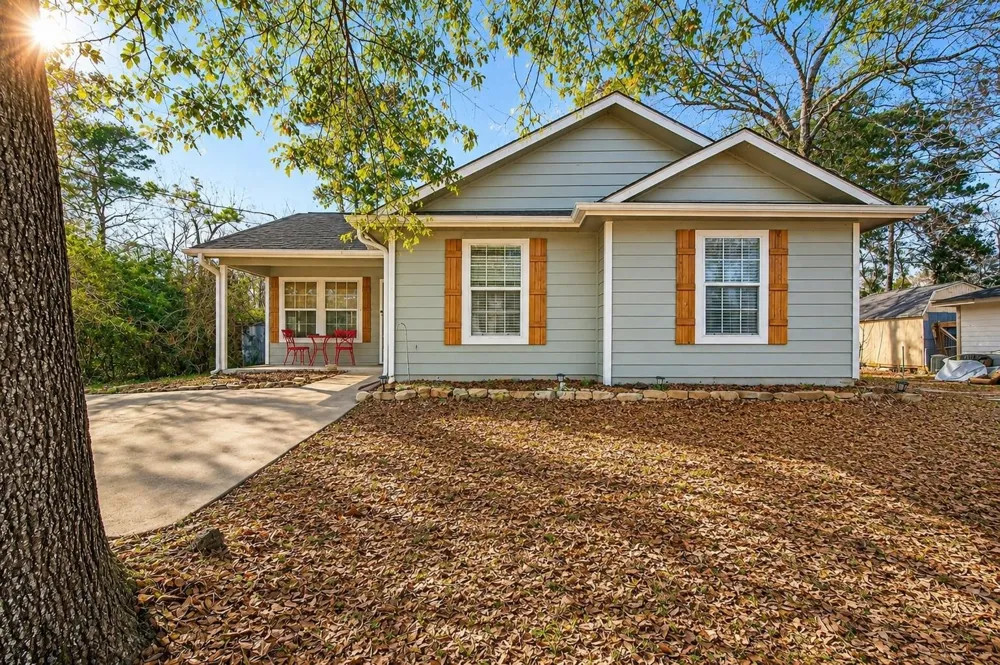 10391 Royal Magnolia Drive