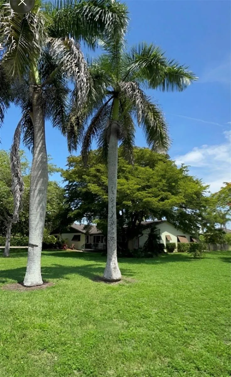 19505 SW 272nd St Homestead, FL 33031