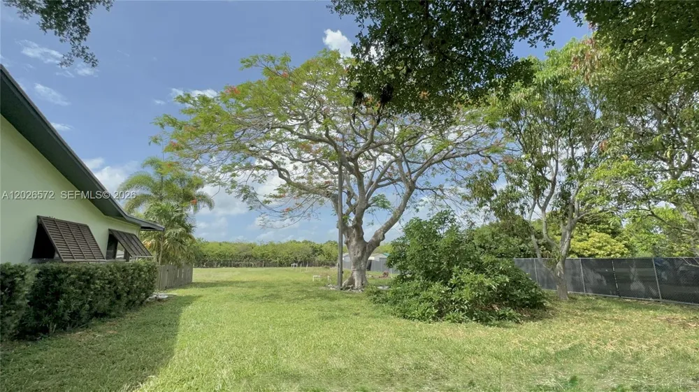 19505 SW 272nd St Homestead, FL 33031