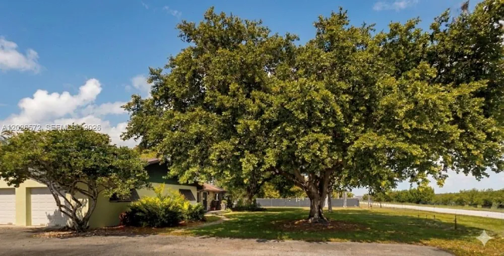 19505 SW 272nd St Homestead, FL 33031