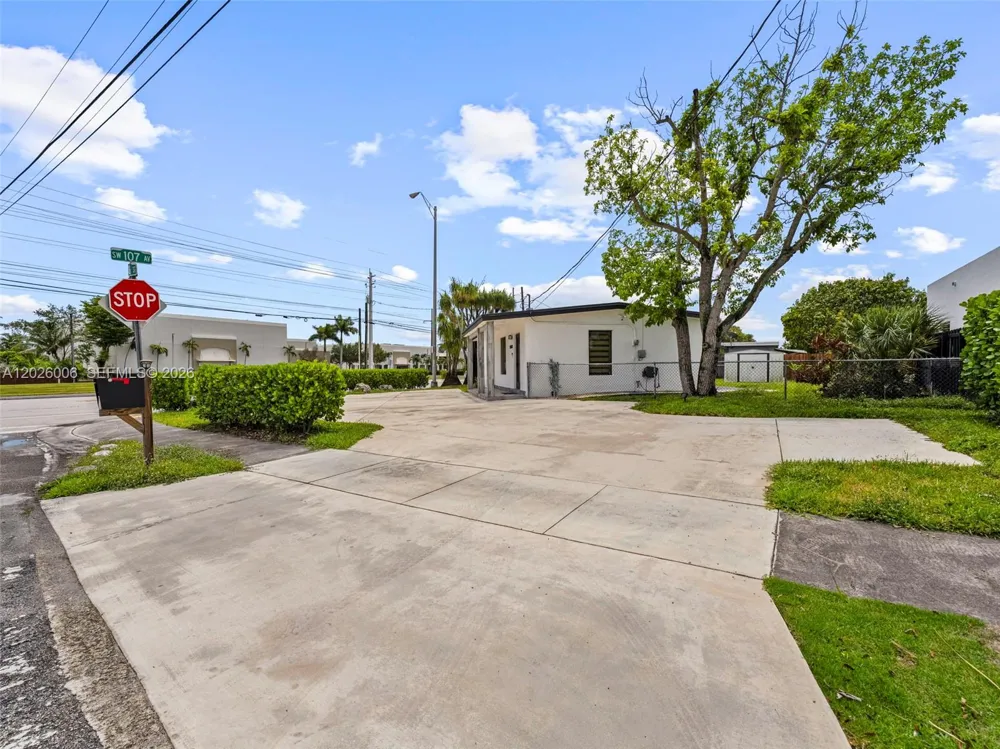 10700 SW 46th St Miami, FL 33165