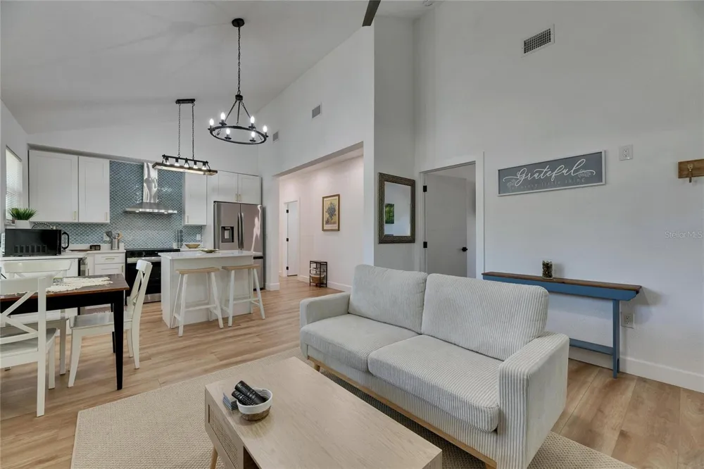 1021 E 25TH AVENUE Tampa, FL 33605