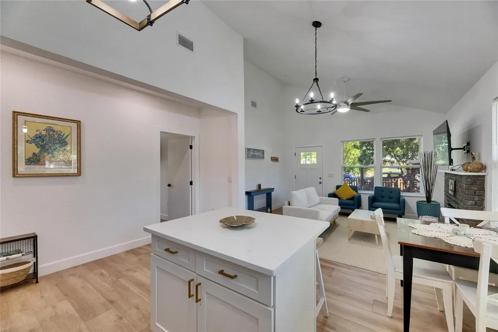 1021 E 25TH AVENUE Tampa, FL 33605