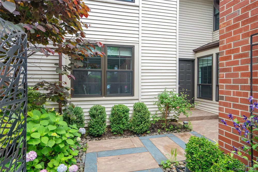 23 Estates Terrace Manhasset, NY 11030