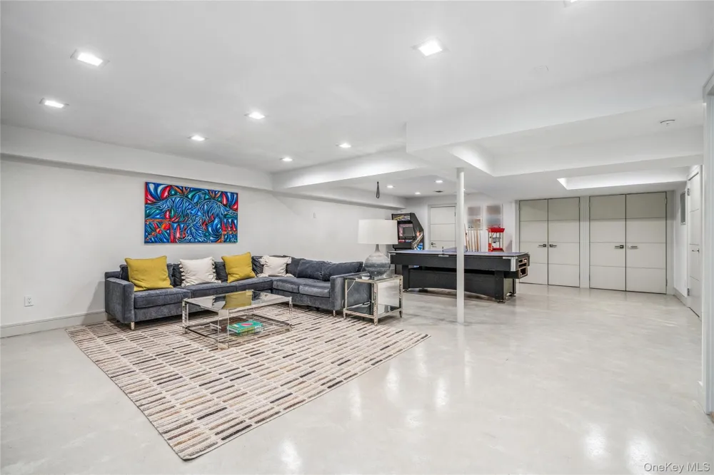 23 Estates Terrace Manhasset, NY 11030