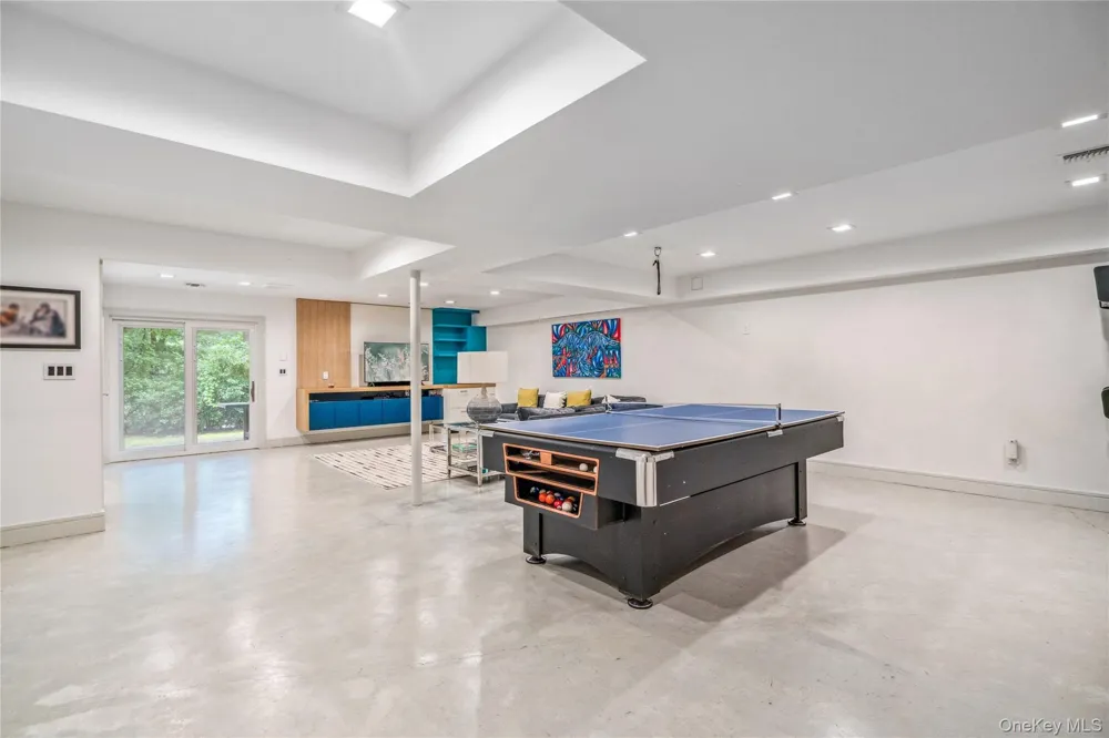 23 Estates Terrace Manhasset, NY 11030