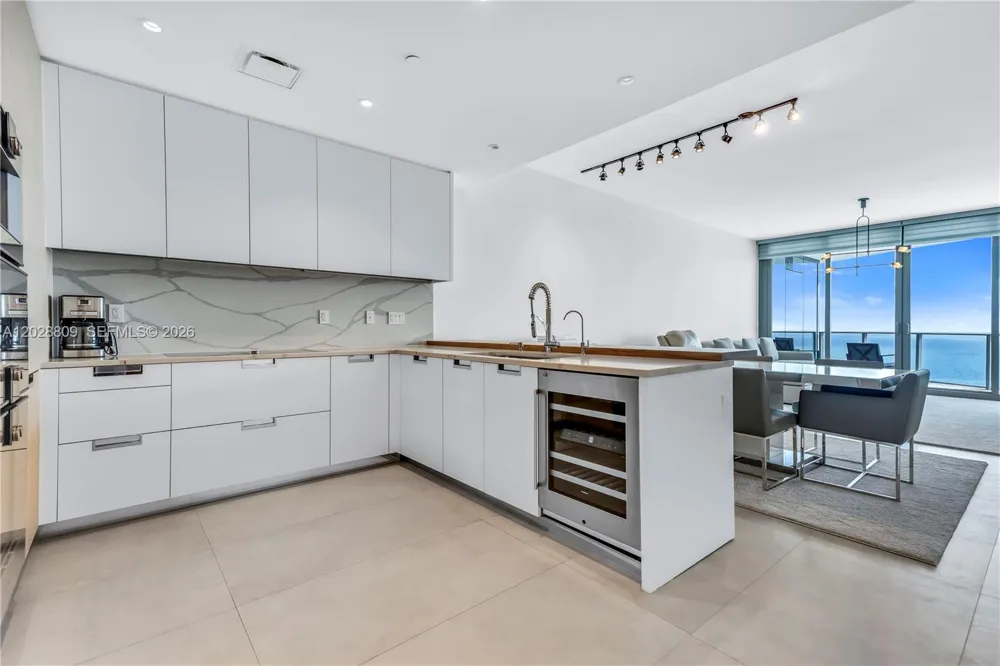 15701 Collins Ave #2903 Sunny Isles Beach, FL 33160