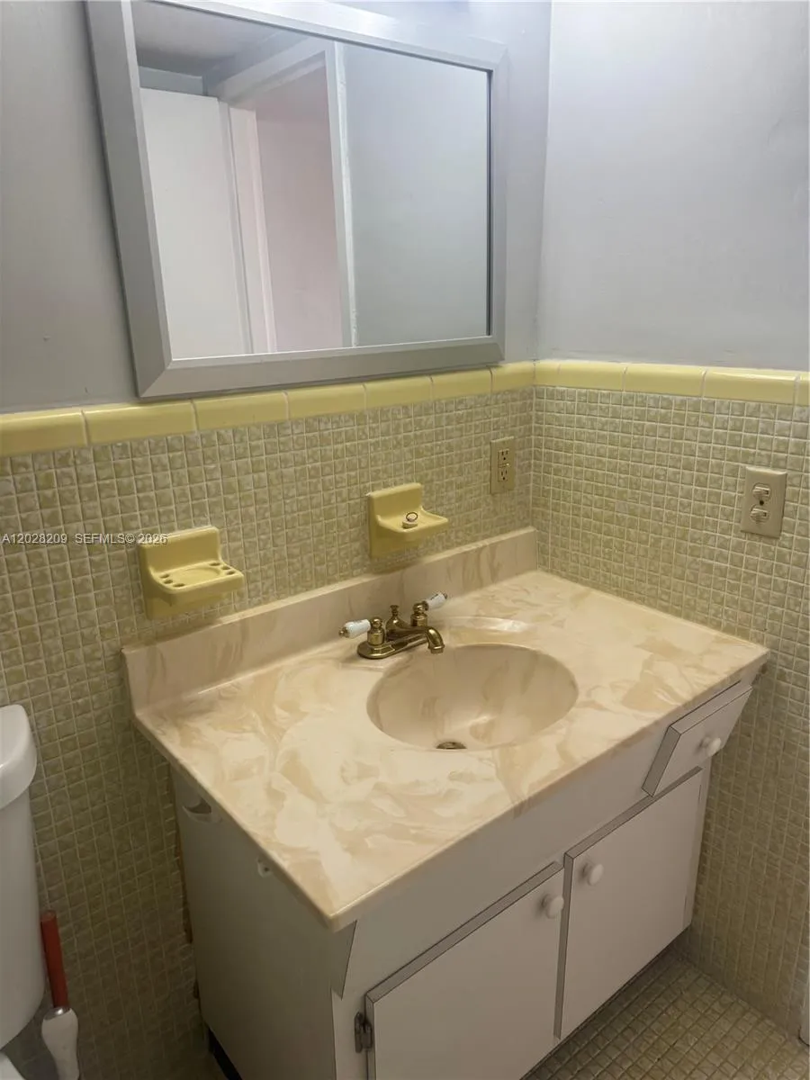 9700 E Bay Harbor Dr #512 Bay Harbor Islands, FL 33154