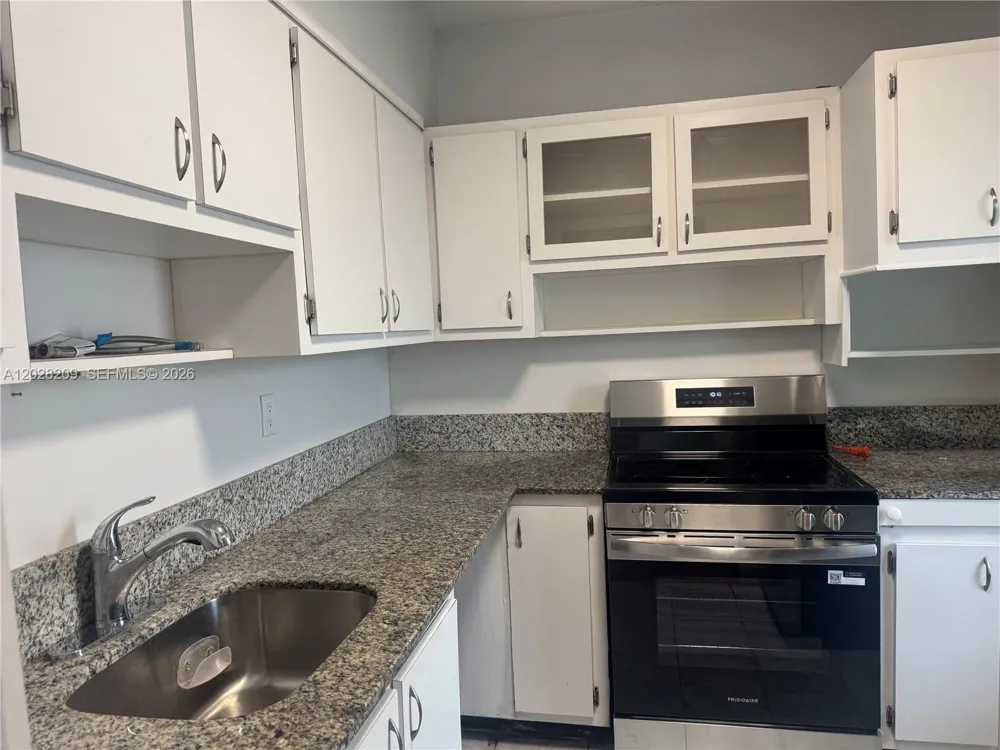 9700 E Bay Harbor Dr #512 Bay Harbor Islands, FL 33154