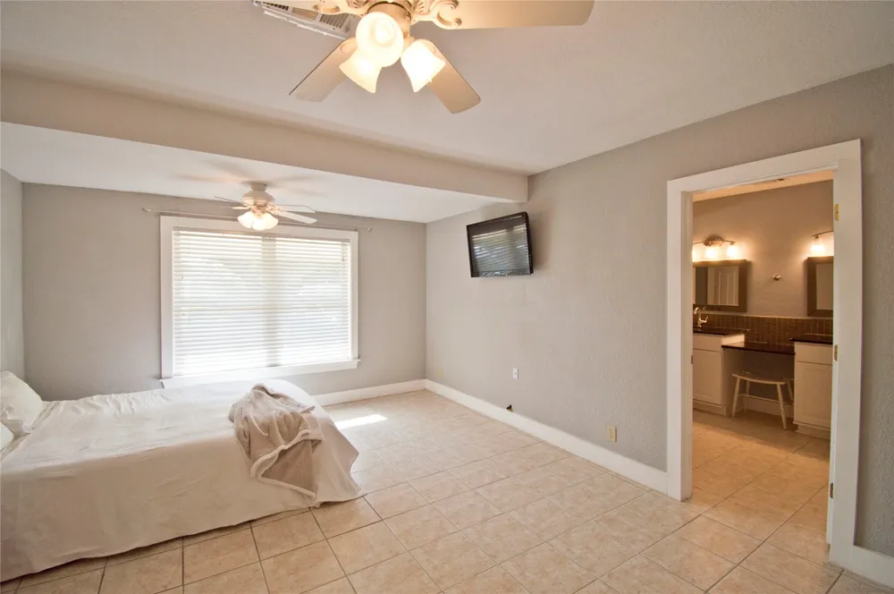 702 E Schubert Street Fredericksburg, TX 78624