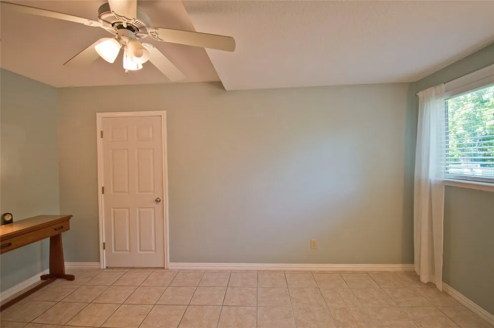 702 E Schubert Street Fredericksburg, TX 78624