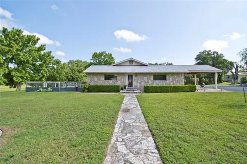 702 E Schubert Street
