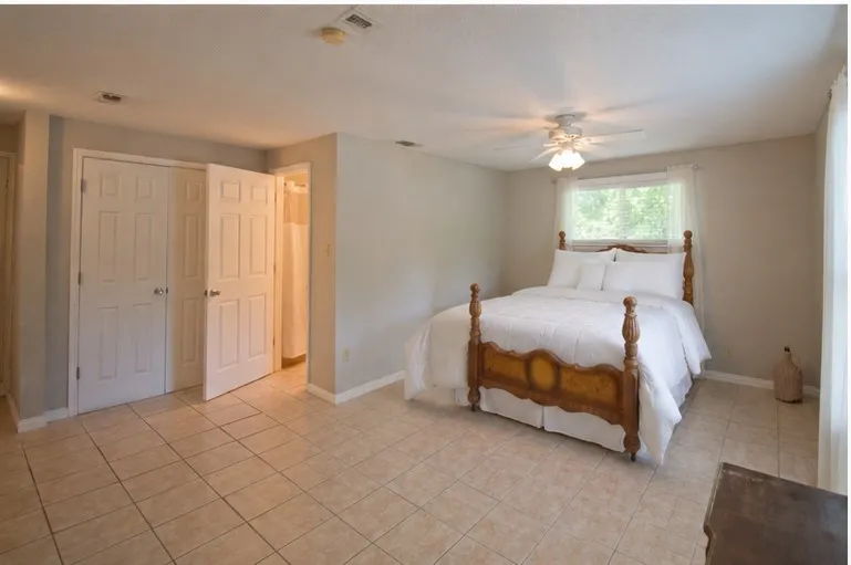 702 E Schubert Street Fredericksburg, TX 78624