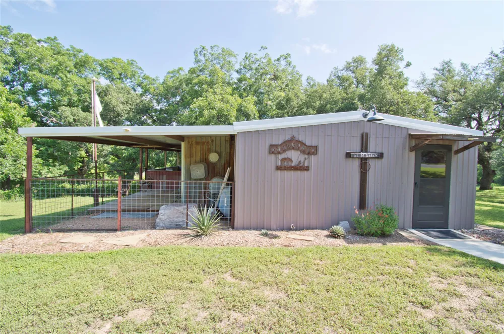 702 E Schubert Street Fredericksburg, TX 78624