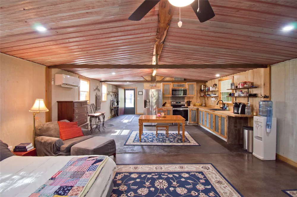 702 E Schubert Street Fredericksburg, TX 78624