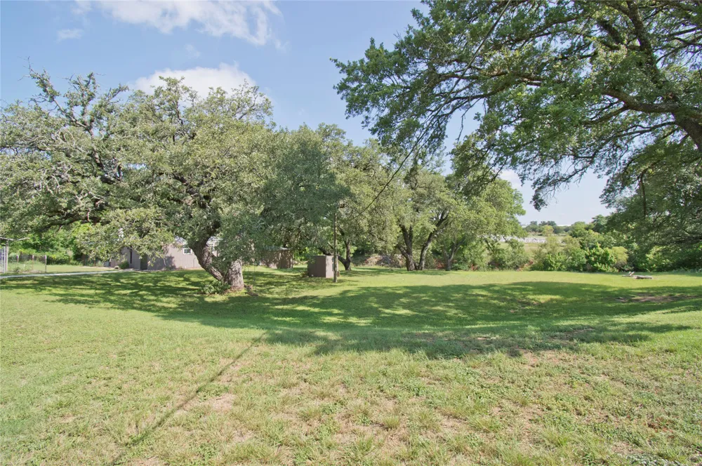 702 E Schubert Street Fredericksburg, TX 78624
