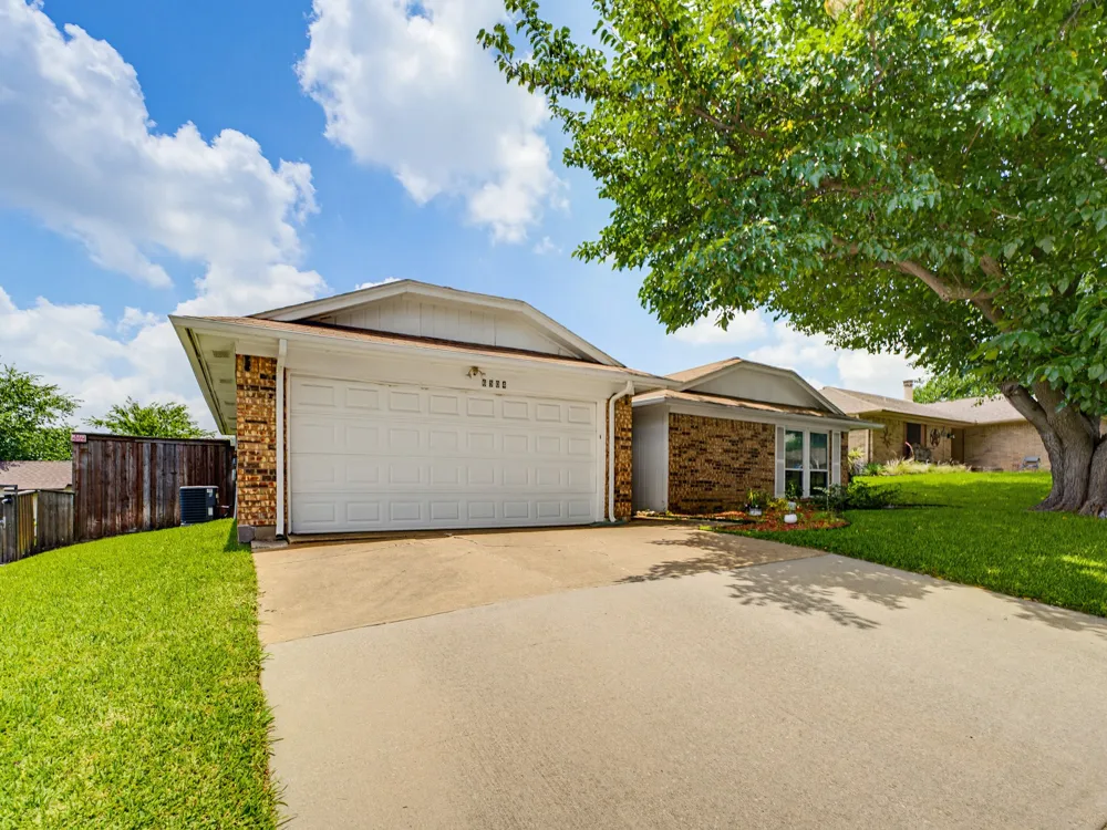 6504 Park Drive Watauga, TX 76148