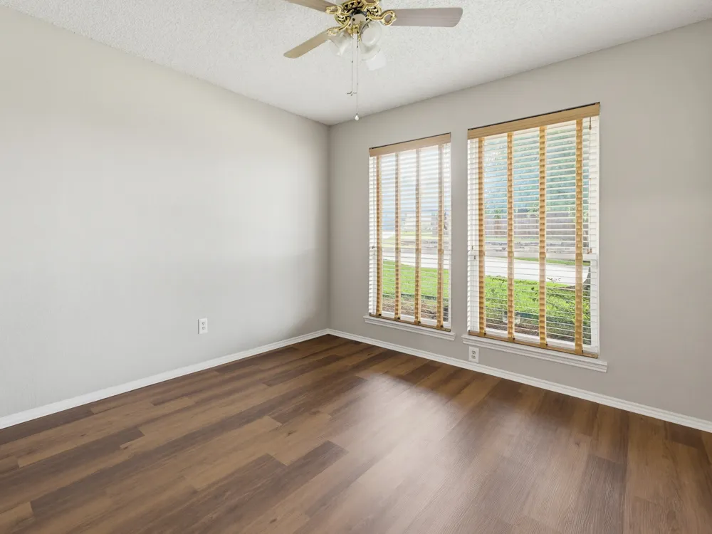 6504 Park Drive Watauga, TX 76148