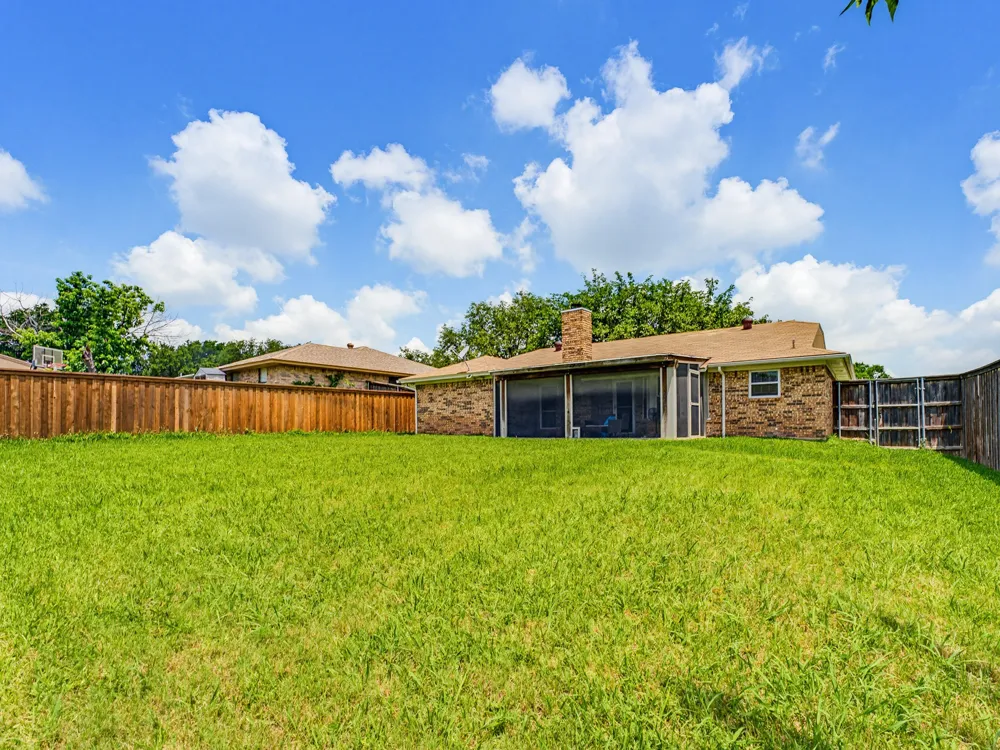 6504 Park Drive Watauga, TX 76148