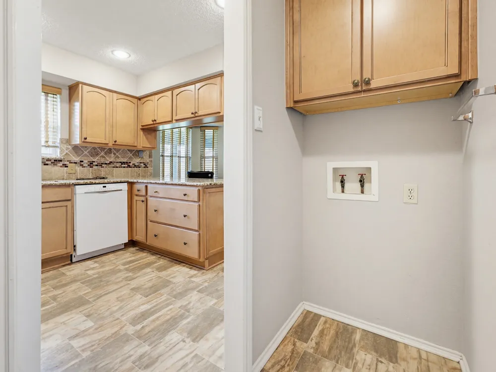 6504 Park Drive Watauga, TX 76148