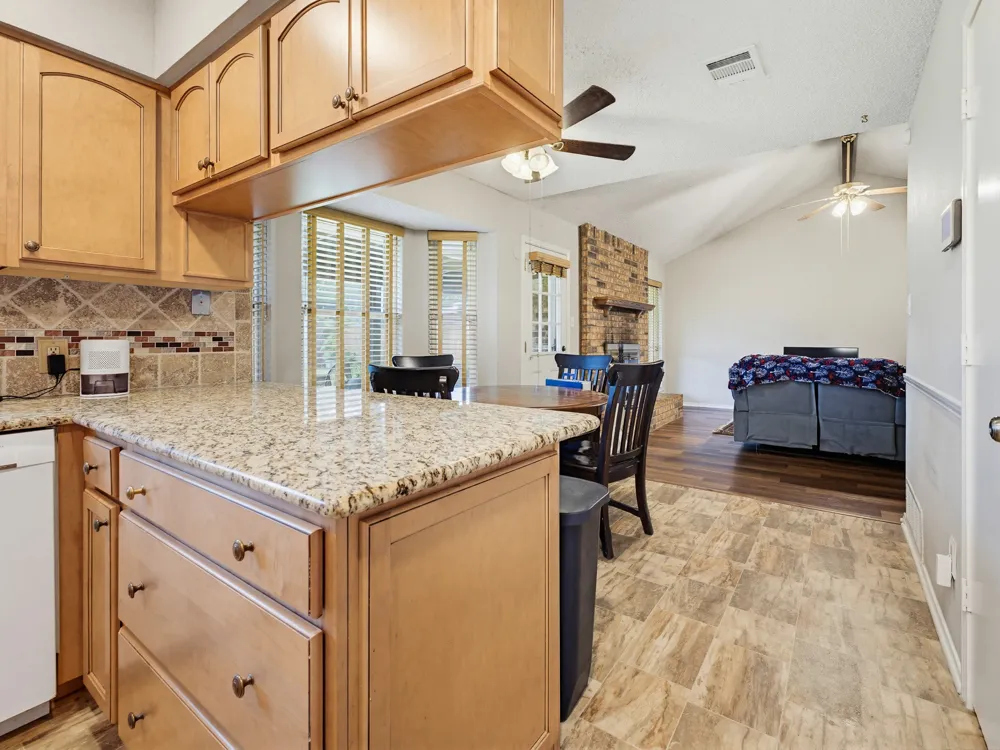 6504 Park Drive Watauga, TX 76148