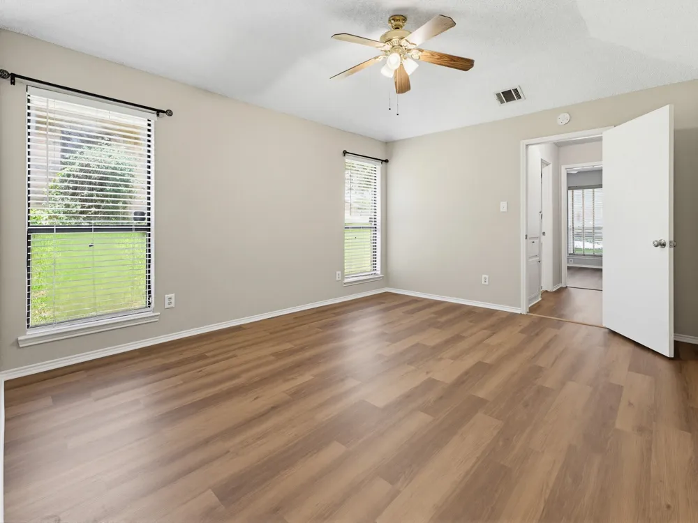 6504 Park Drive Watauga, TX 76148