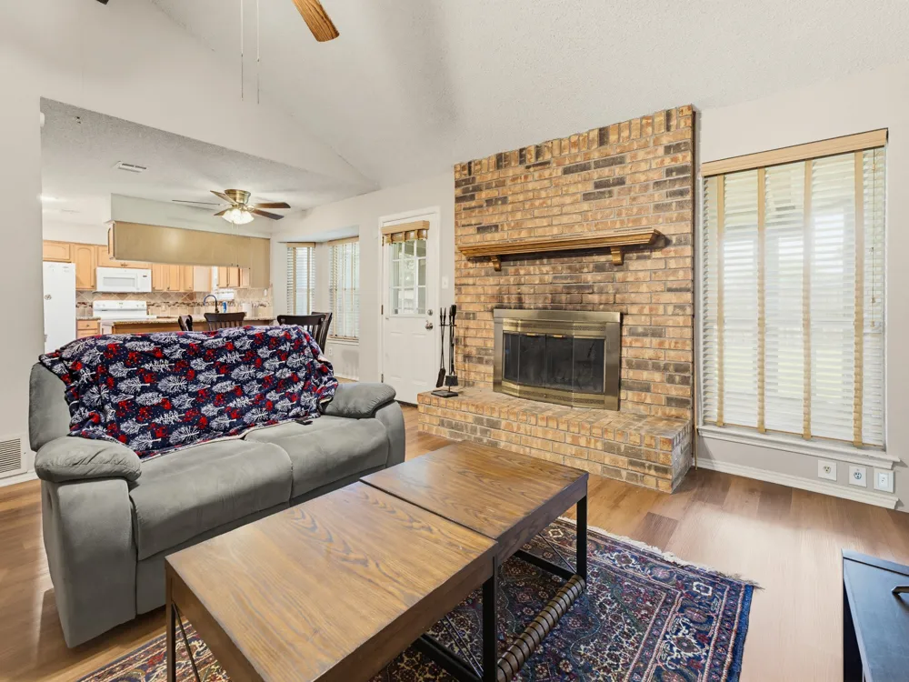 6504 Park Drive Watauga, TX 76148